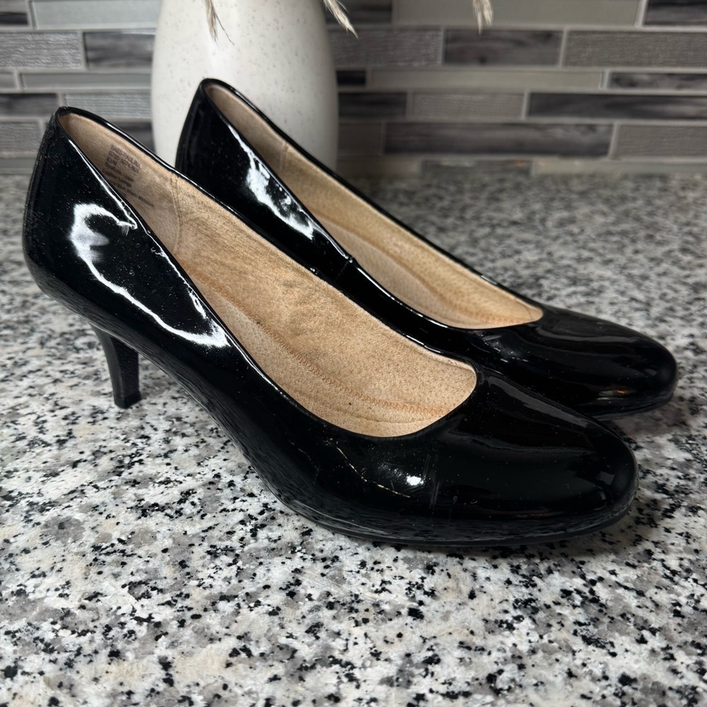 G.H. Bass & Co. Black Patent Leather Heels Size 8.5